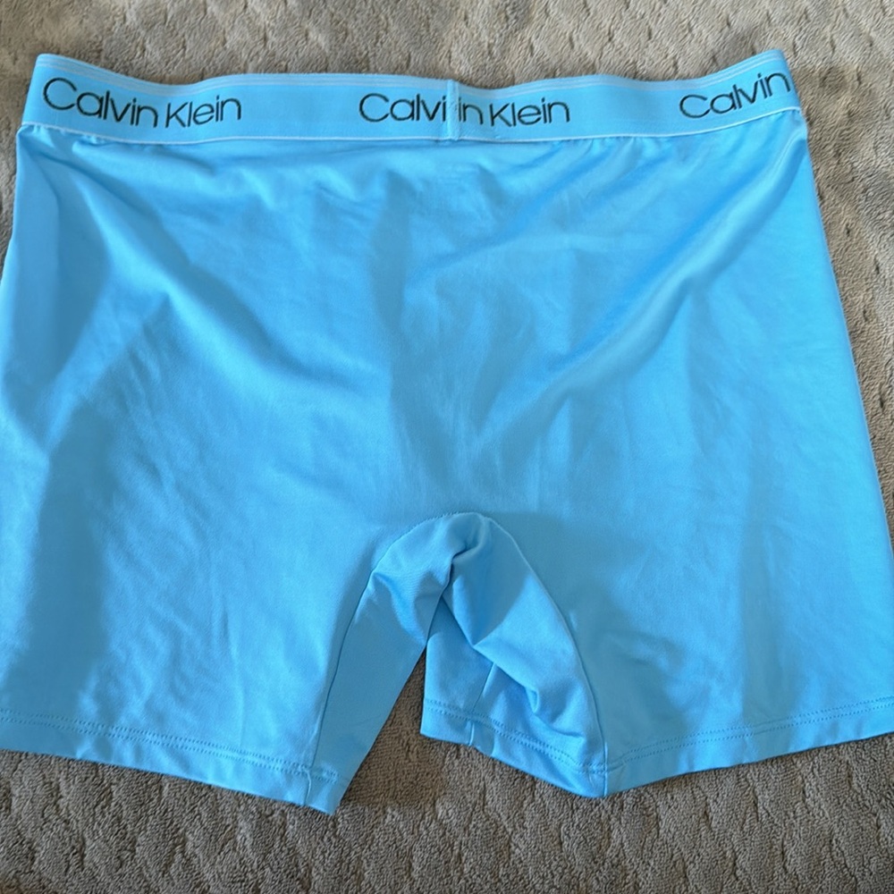 Calvin Klein - Picture 2 of 2